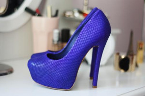 Cómo-combinar-zapatos-azules-300x199